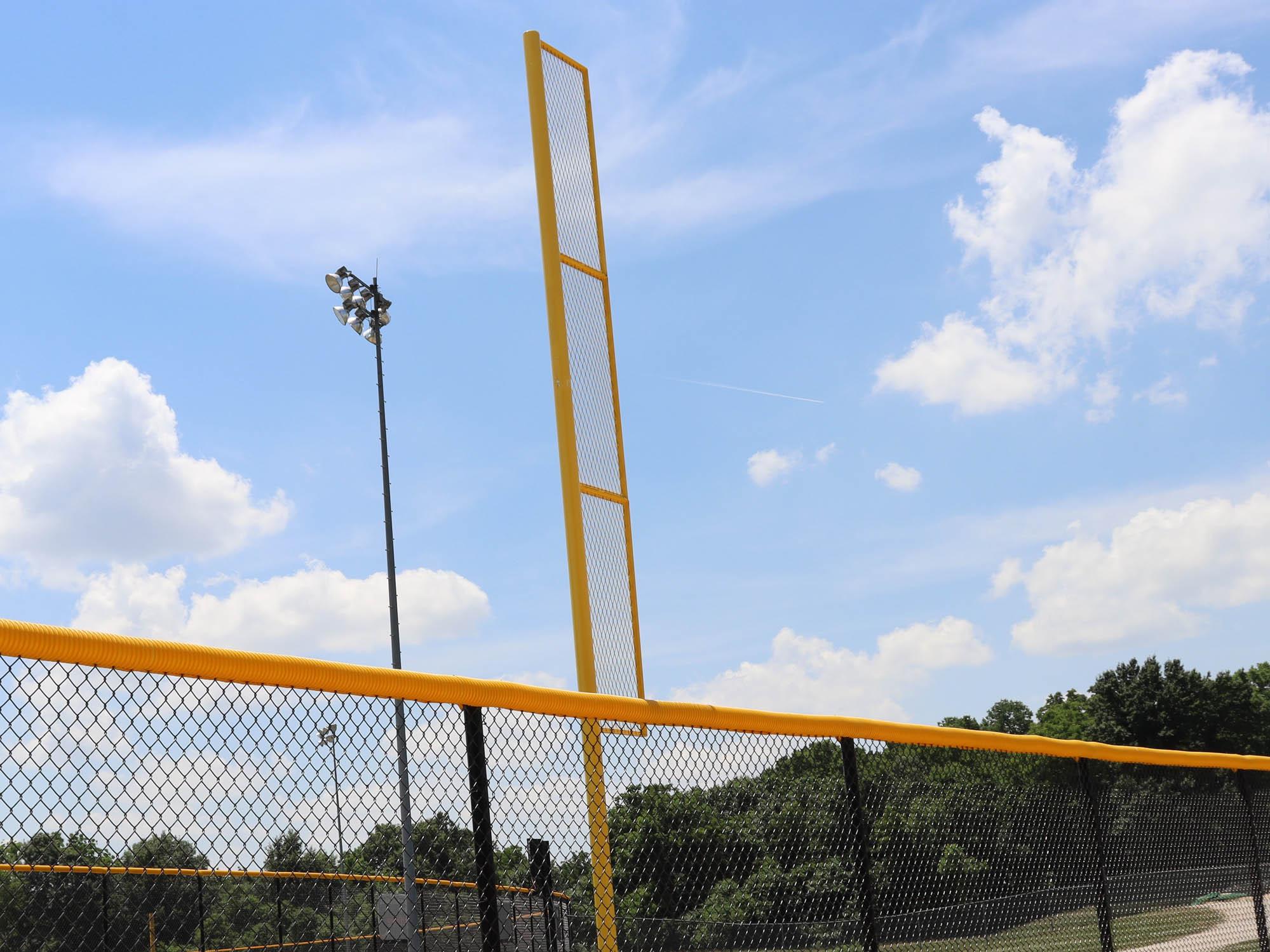 foul pole 